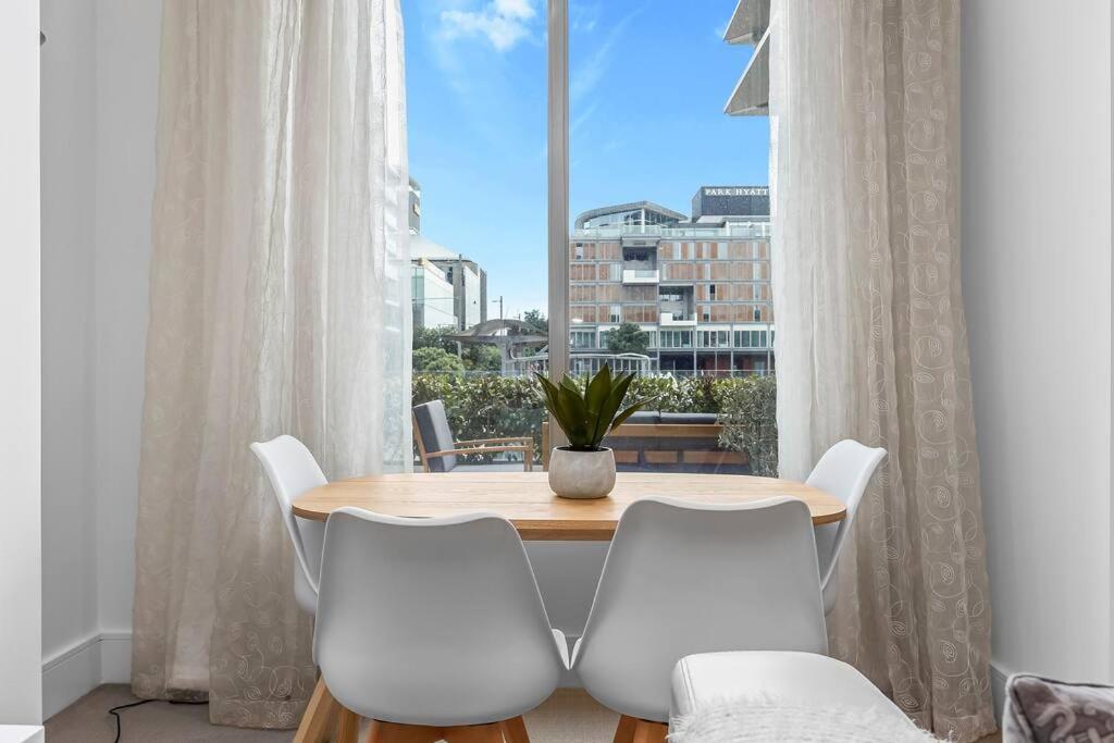 Appartamento Elegant & Sunny Living With Stunning Marina Views Auckland Esterno foto