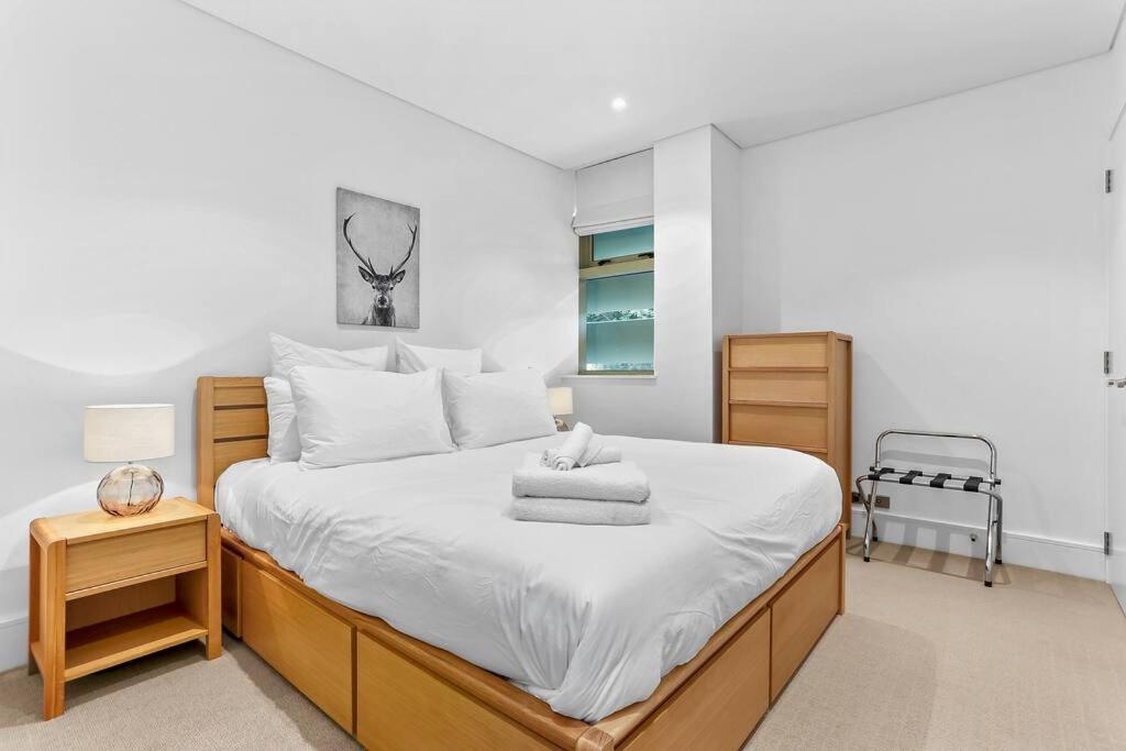 Appartamento Elegant & Sunny Living With Stunning Marina Views Auckland Esterno foto