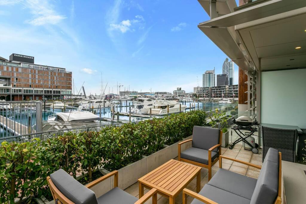 Appartamento Elegant & Sunny Living With Stunning Marina Views Auckland Esterno foto