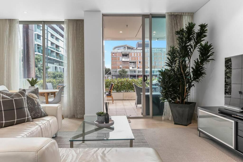 Appartamento Elegant & Sunny Living With Stunning Marina Views Auckland Esterno foto