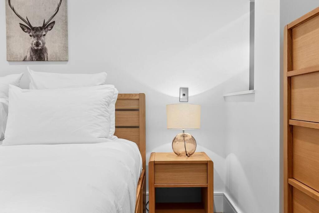 Appartamento Elegant & Sunny Living With Stunning Marina Views Auckland Esterno foto