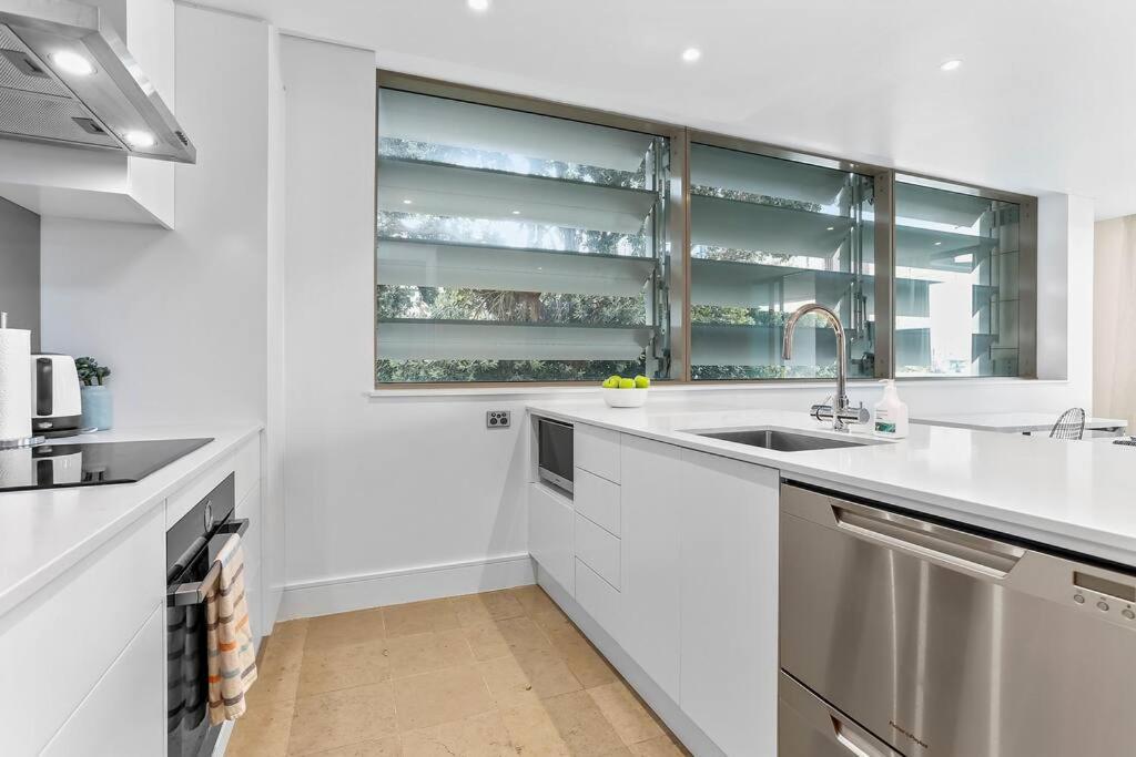 Appartamento Elegant & Sunny Living With Stunning Marina Views Auckland Esterno foto