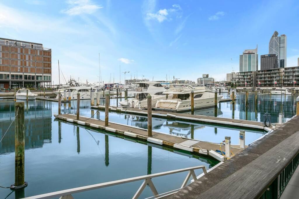 Appartamento Elegant & Sunny Living With Stunning Marina Views Auckland Esterno foto