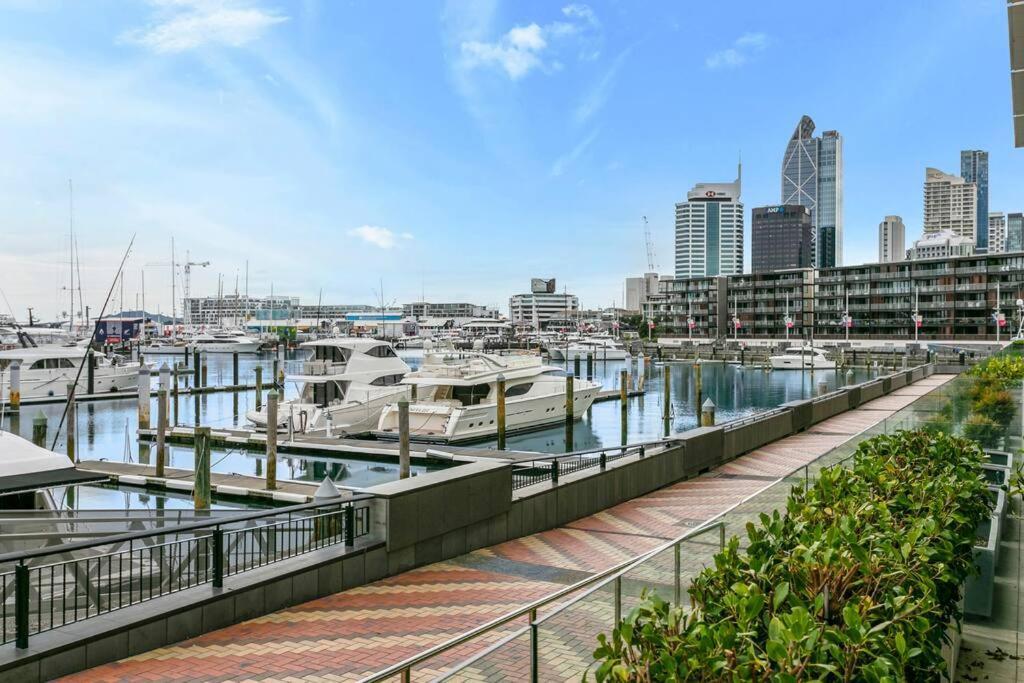 Appartamento Elegant & Sunny Living With Stunning Marina Views Auckland Esterno foto